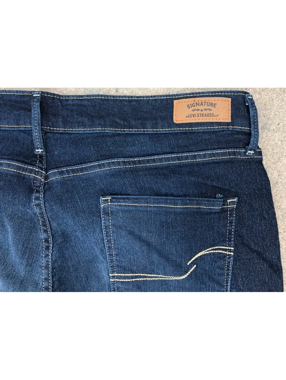 Levi's Classic Bootcut Jeans Women's Size 18M  34x32 Blue Dark Wash Denim